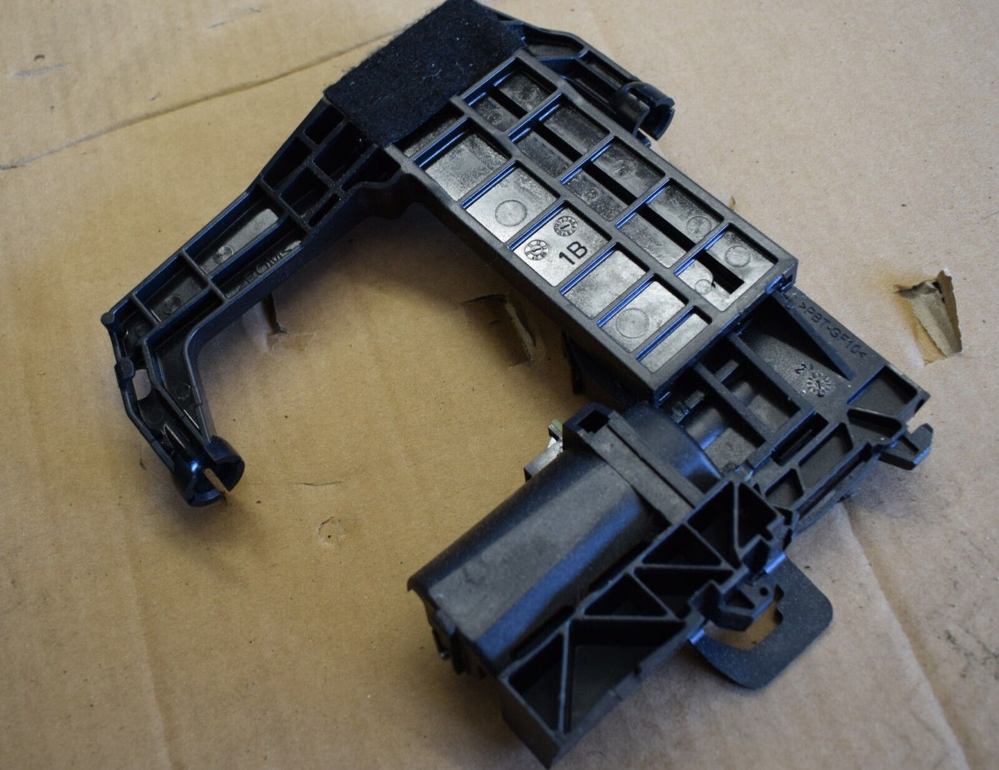 Original Mercedes Stellmotor für Kopfstütze w221 w218 w212 a0009700026