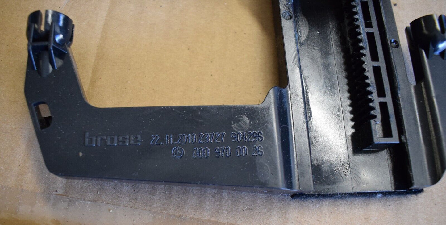 Original Mercedes Stellmotor für Kopfstütze w221 w218 w212 a0009700026