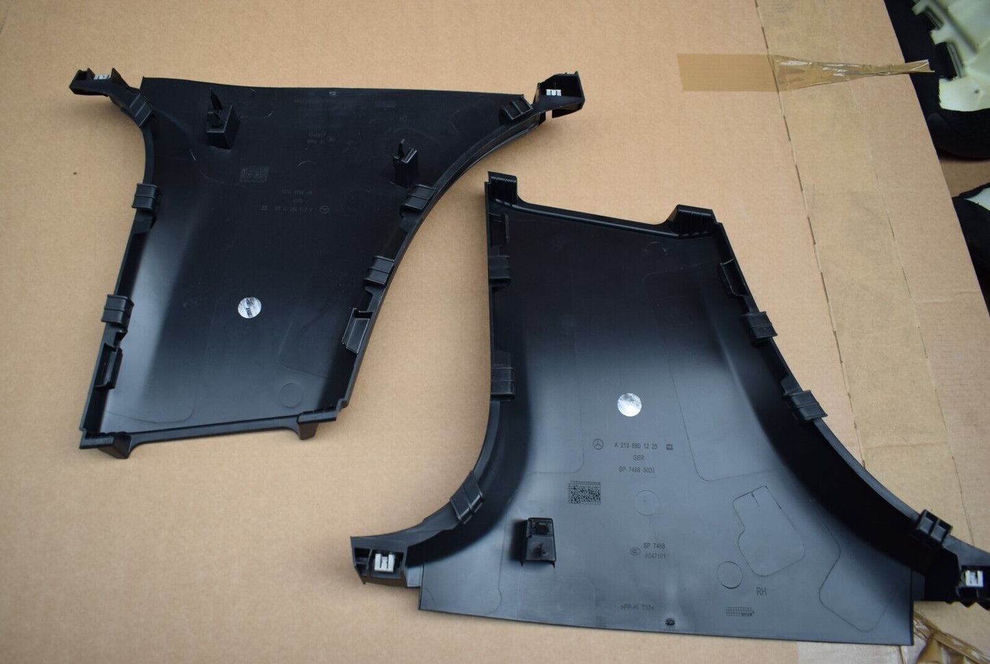 Original Mercedes w213 E Klasse B Säule Verkleidung unten Schwarz