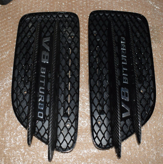 Original Mercedes GT C190 Gitter Carbon am Kotflügel a1908810823