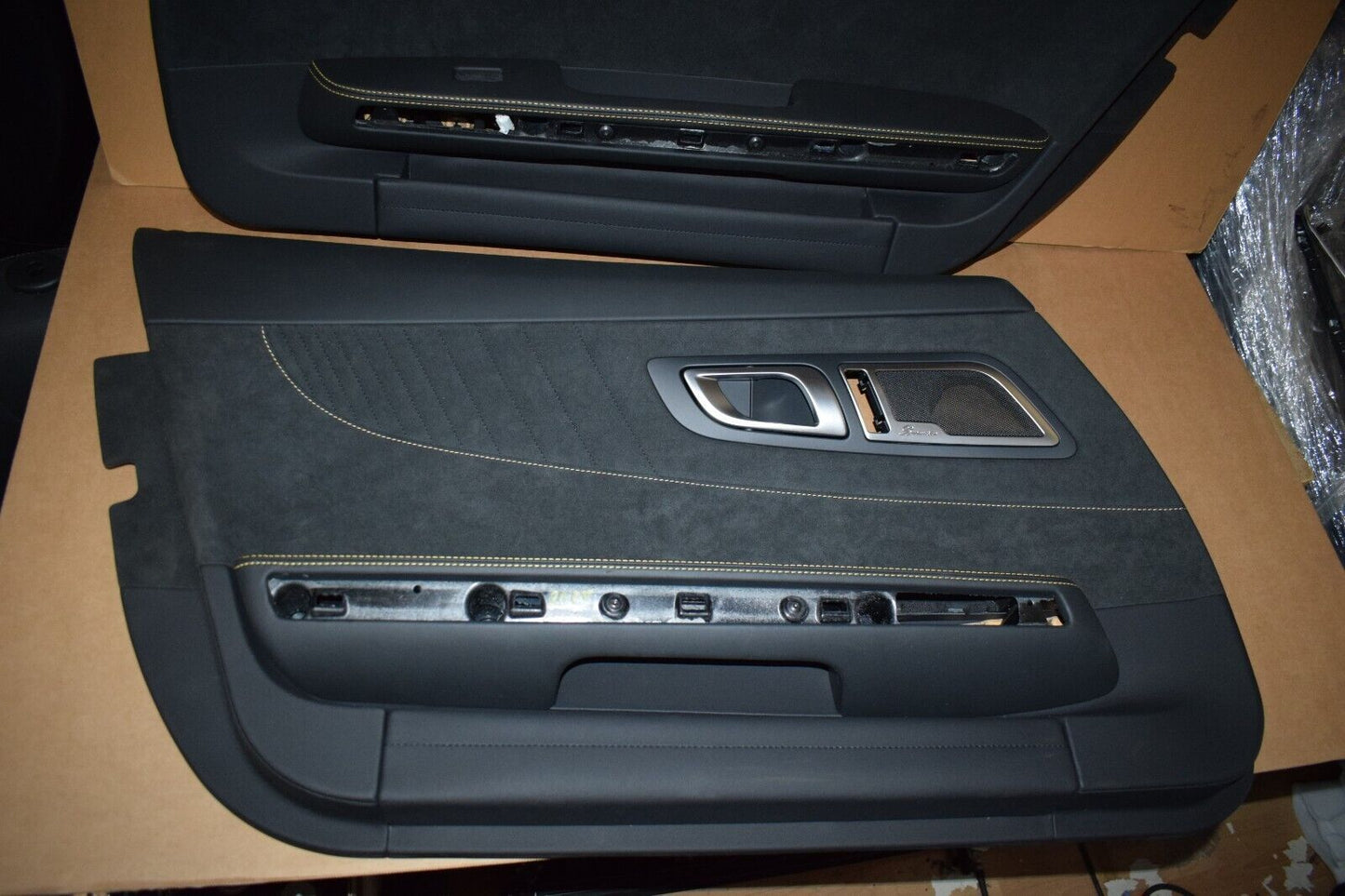 Original Mercedes AMG GT C190 Türverkleidung Paar rechts links Alcantara Gelb