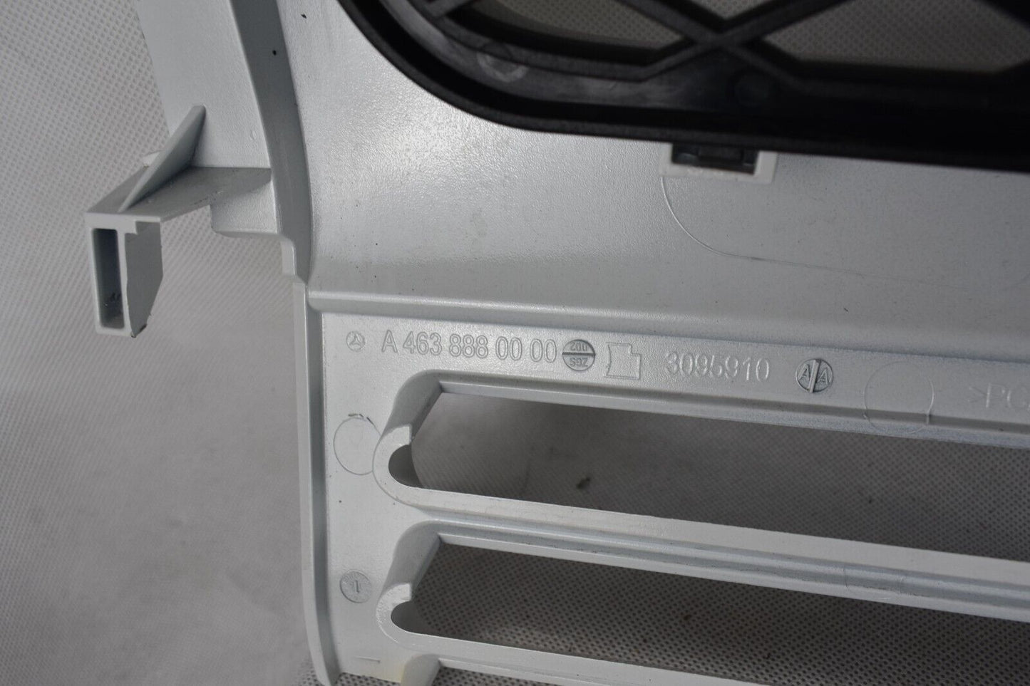 Original Mercedes G Klasse Kühlergrill a4638880000 w463 a4638880000 weiss Grill