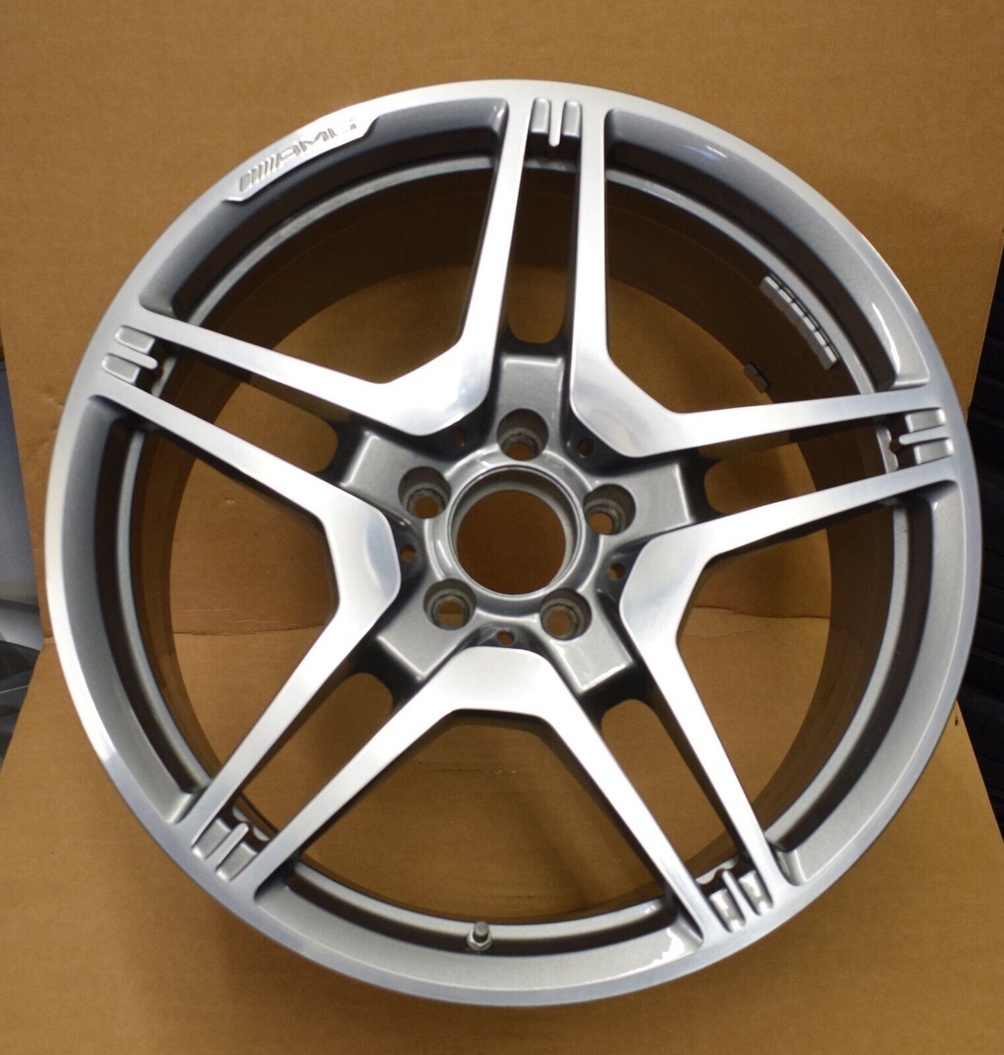 1x Original Mercedes AMG Alufelge Felge CLS w218 a2184012002 10Jx19 ET47