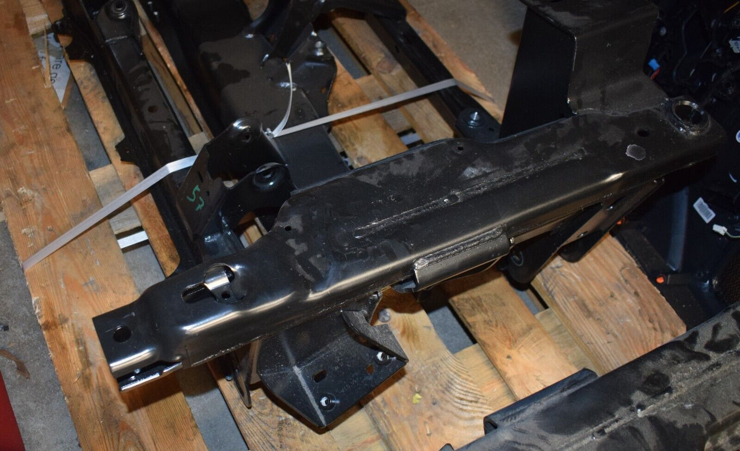 Original Mercedes Sprinter w907 4x4 Integralträger a9076209500