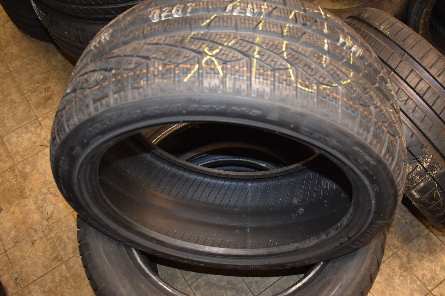 1x Pirelli Winterreifen W Sottozero MO 235 40 18 95V 2012 7,5mm