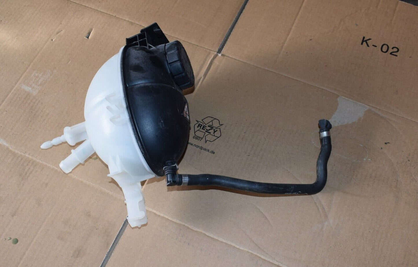 Original Mercedes w204 w218 w212 Kühlmittel Ausgleichsbehälter a2045000549