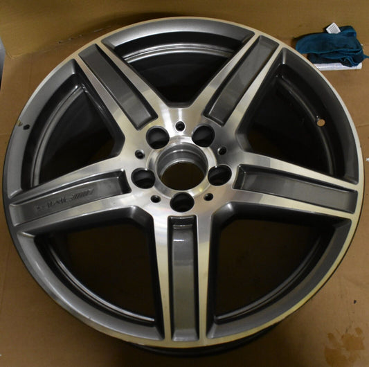 1x Original Mercedes AMG w212 E Klasse Alufelge a2124012502 9Jx18 ET37