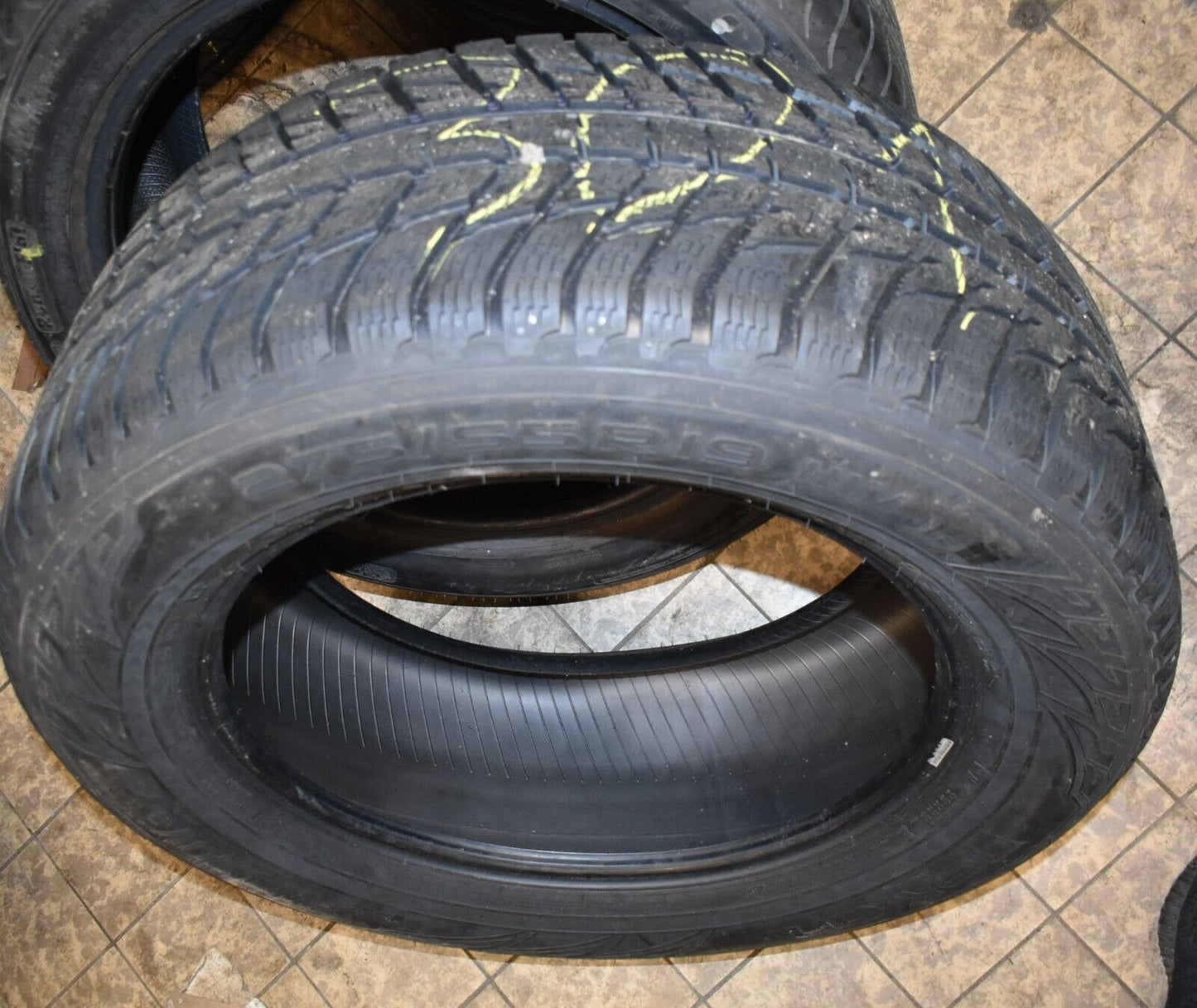 1x Nokian Winterreifen 275 55 19 111V 2016 8mm