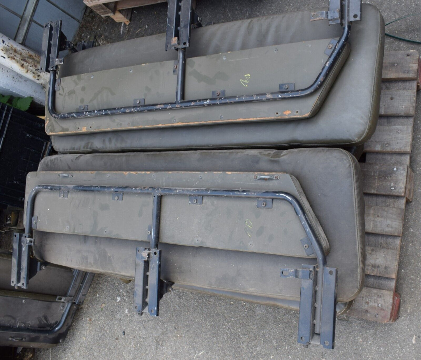 Original Mercedes G Klasse w461 Sitz hinten Sitzbank Notsitz Klappsitz Paar