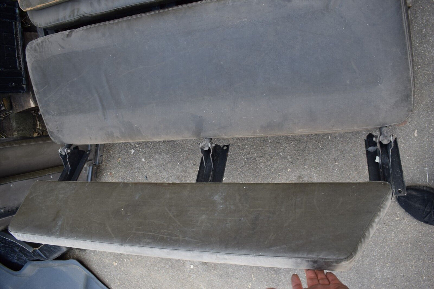 Original Mercedes G Klasse w461 Sitz hinten Sitzbank Notsitz Klappsitz Paar