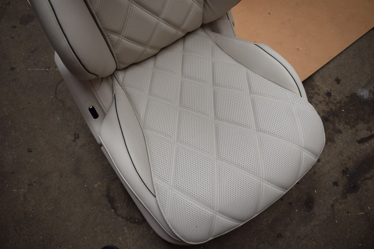 Original Mercedes w223 S Klasse Maybach Sitze Weiss vorne hinten
