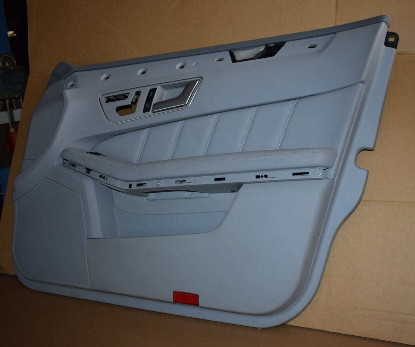 Original Mercedes w212 E Klasse Türverkleidung Türpappe vorne rechts Grau