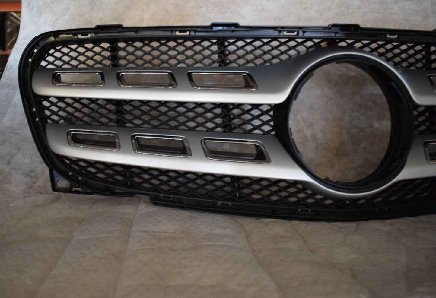 Original Mercedes Kühlergrill Grill w156 GLA a1568806400 Mopf silber