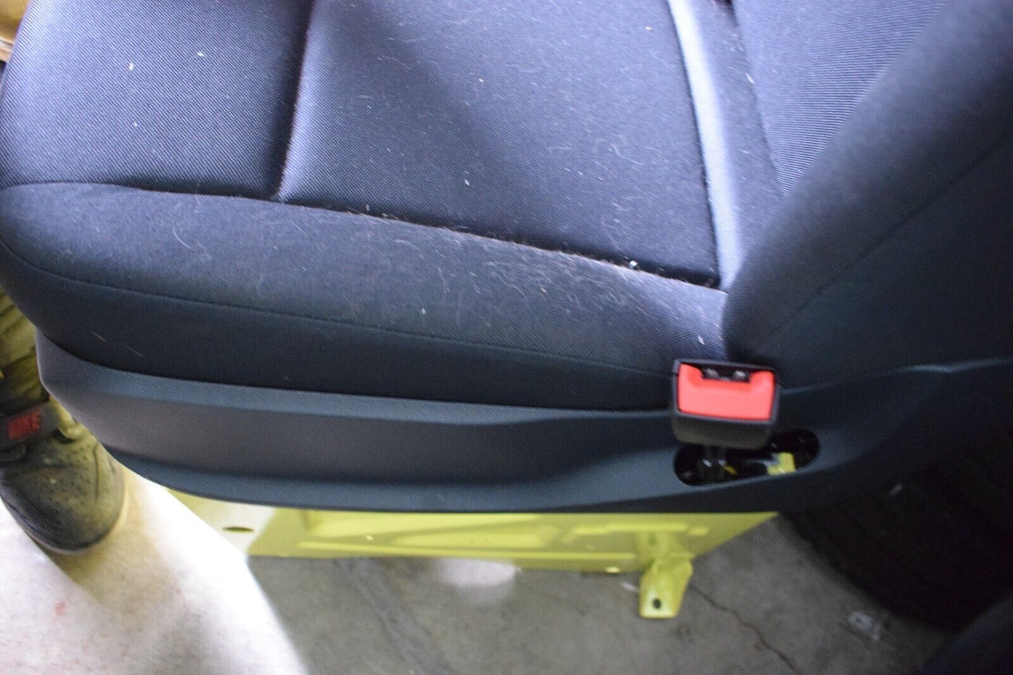 Mercedes w907 Sprinter Sitz Beifahrersitz vorne Rechts Sitzkasten Stoffsitz