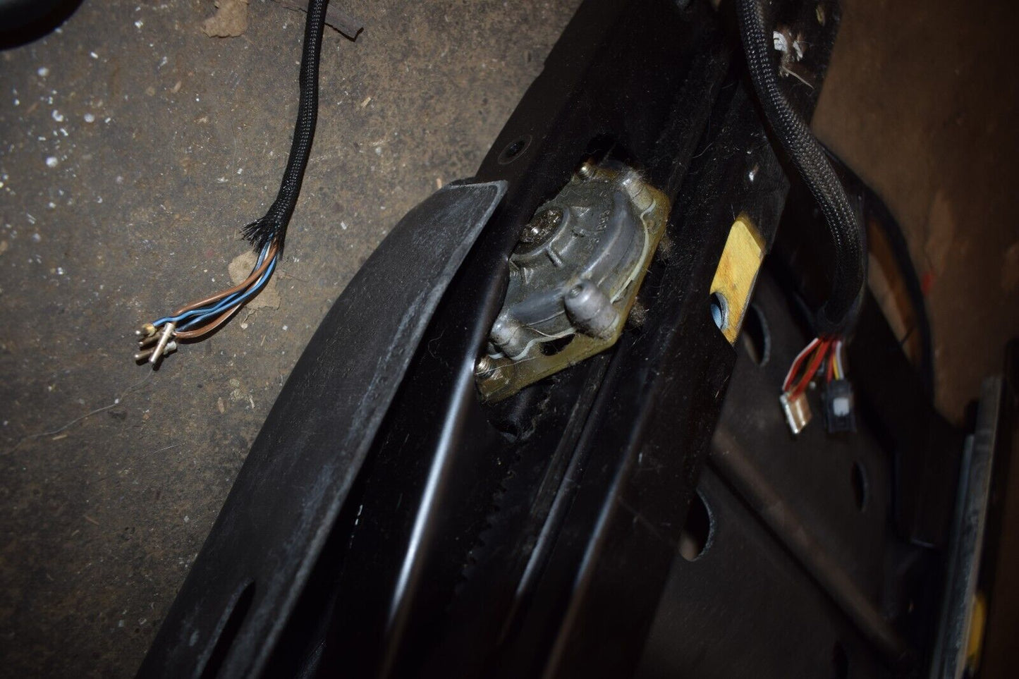 Original Mercedes G Klasse w463 Sitz rechts Unterteil elektrisch a4639120221