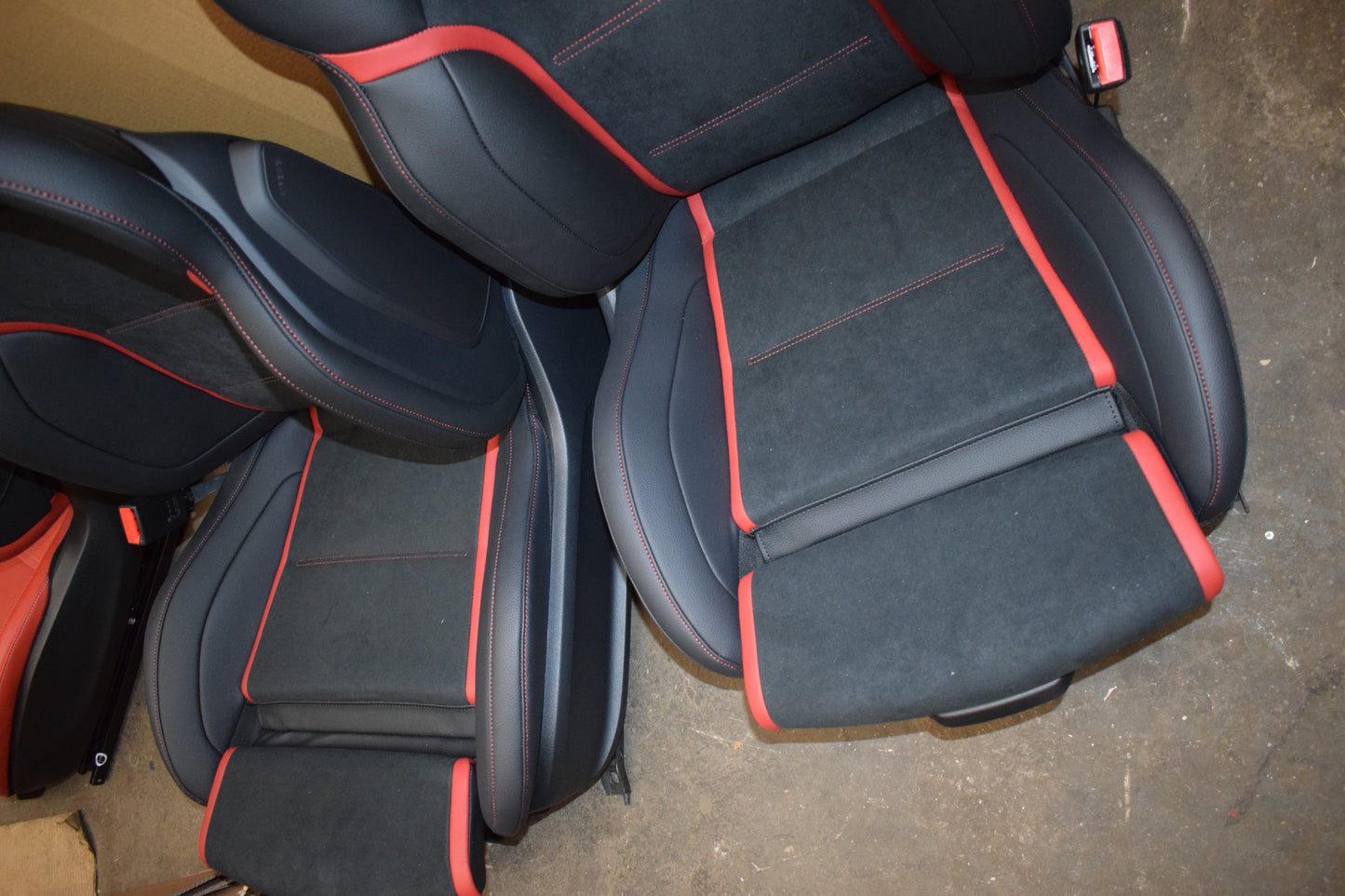 Mercedes AMG A Klasse Performance Sitze w177 A45 OEM Seats rot