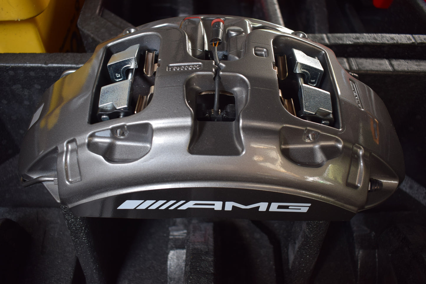 Original Mercedes AMG w223 S63 Bremsen vorne neu Bremssattel Set Silber