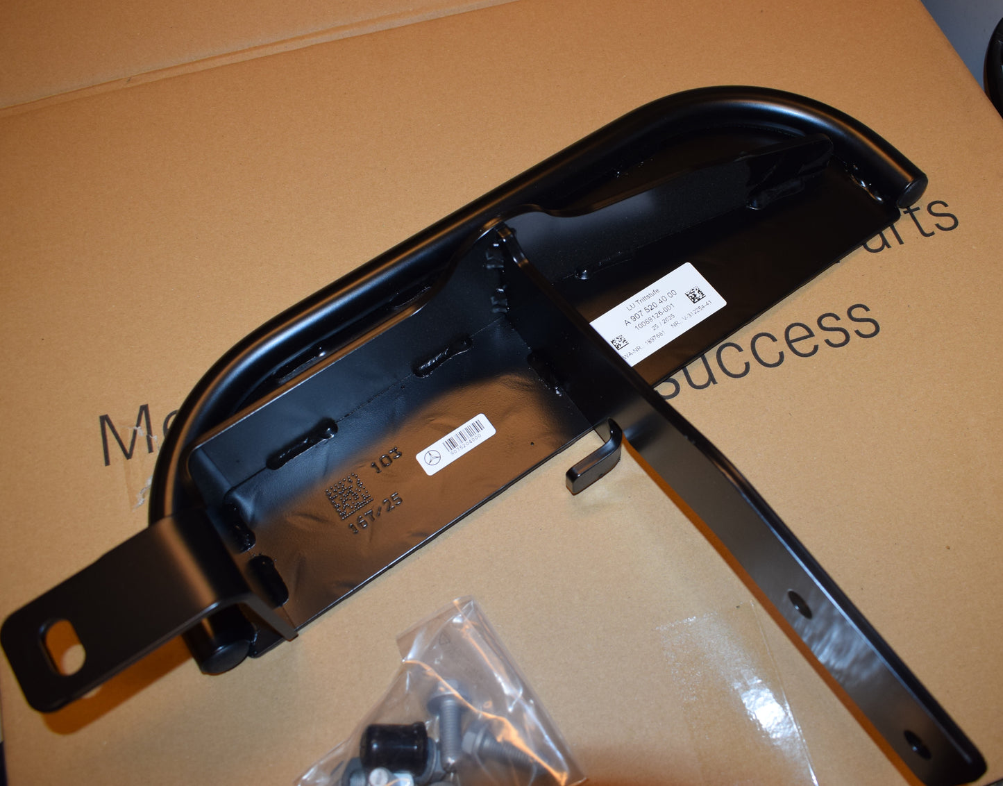 Neu Original Mercedes Trittbrett Trittstufe w907 w906 Sprinter A9075204000
