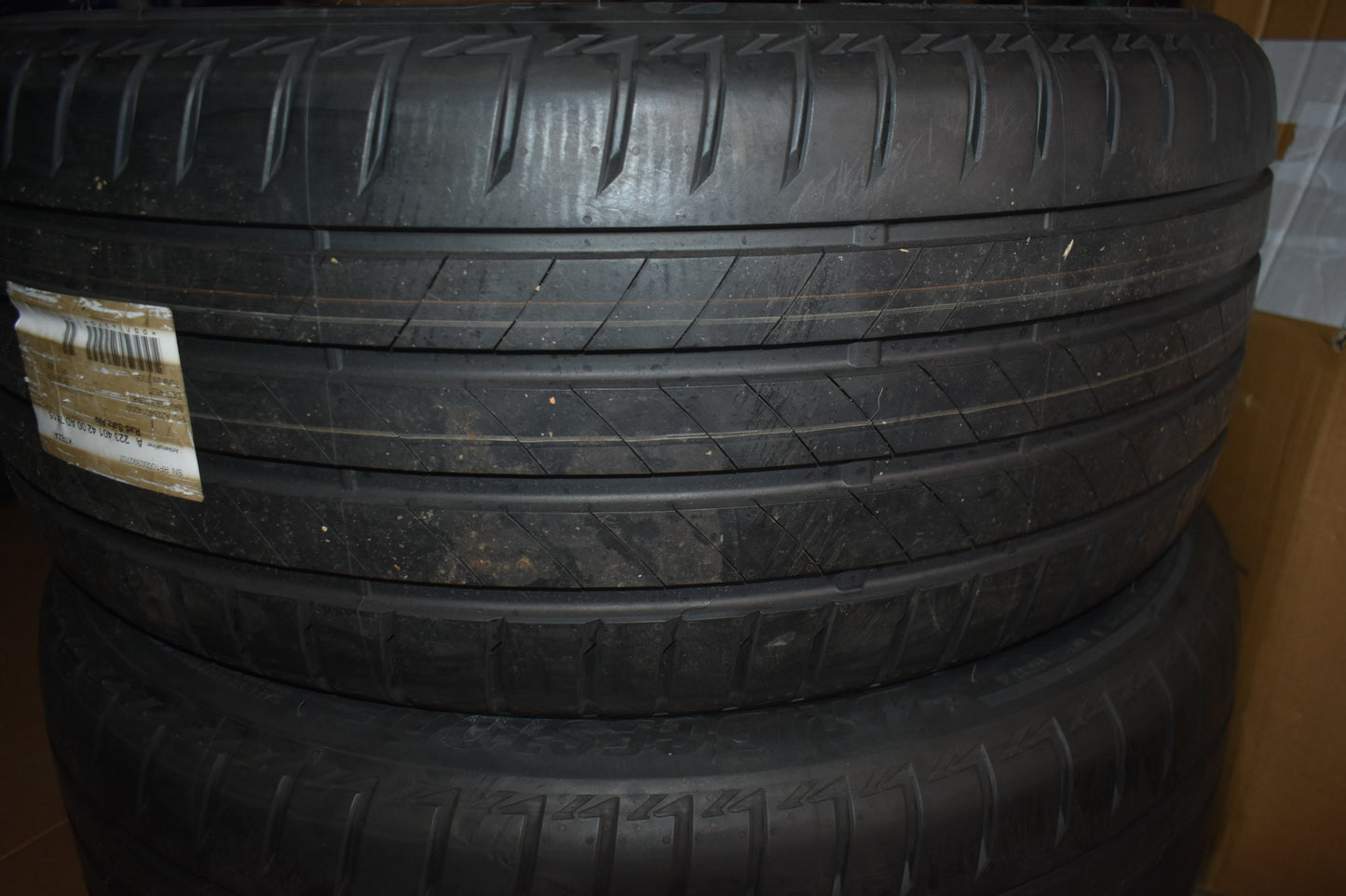 2x Bridgestone Sommerreifen unbenutzt 255 40 20 101Y MO-S