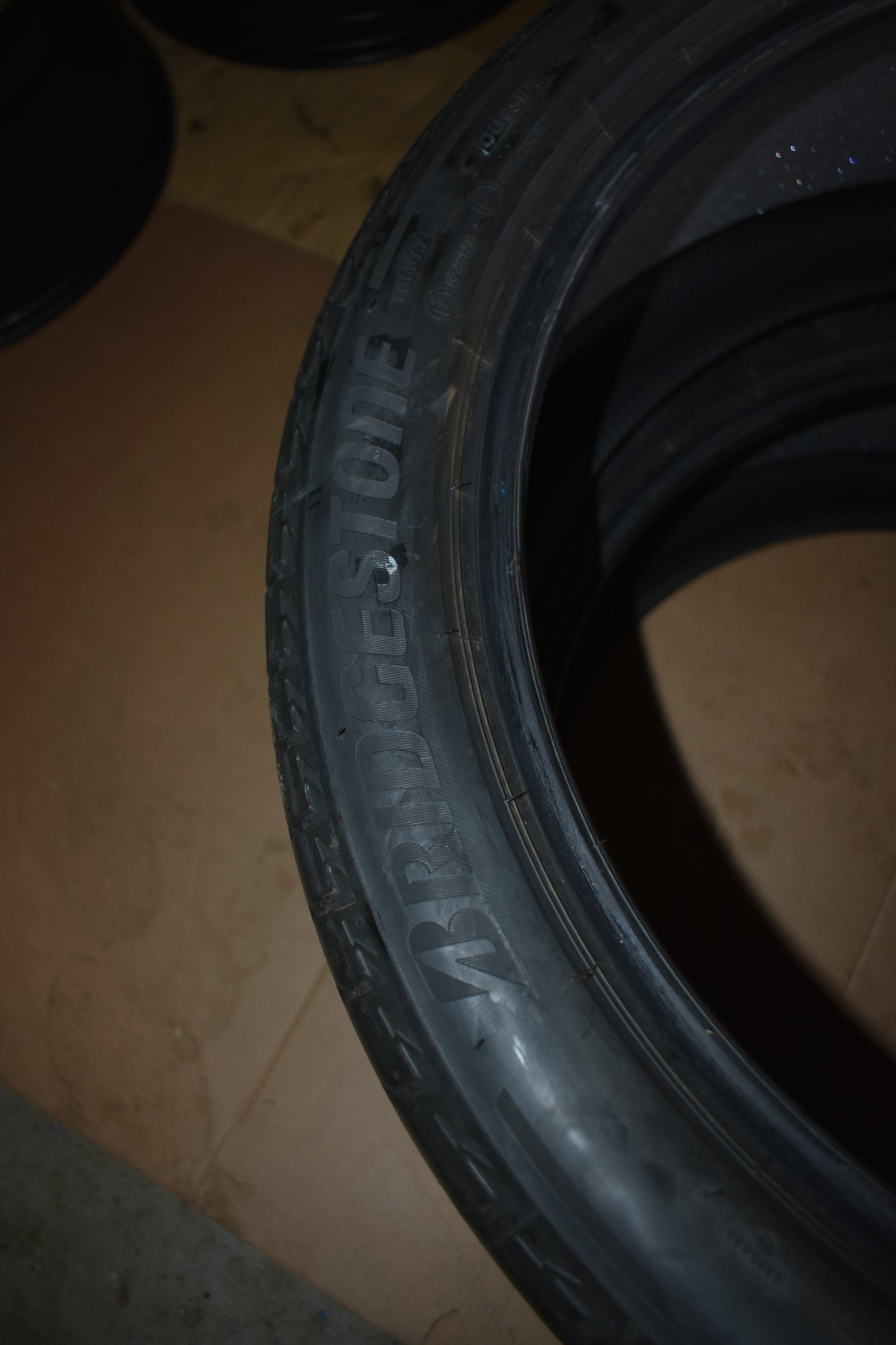 2x Bridgestone Sommerreifen unbenutzt 255 40 20 101Y MO-S
