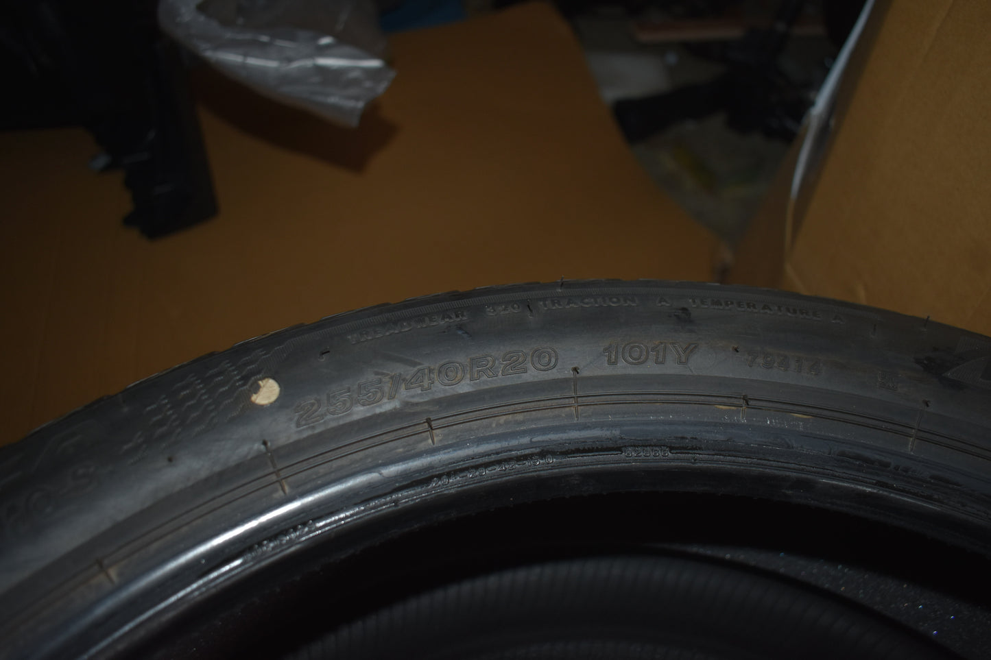2x Bridgestone Sommerreifen unbenutzt 255 40 20 101Y MO-S