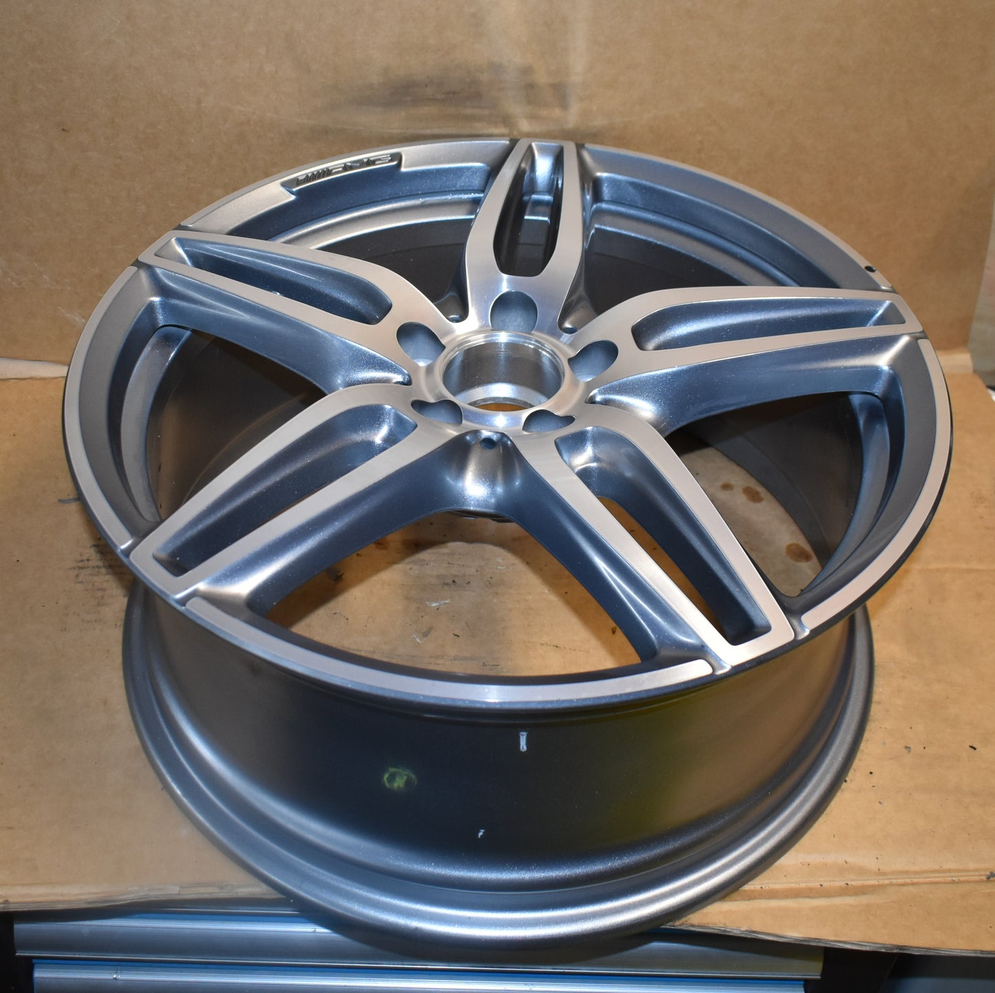 1x Original Mercedes AMG Alufelge Felge w213 a2134012000 8X19 ET43