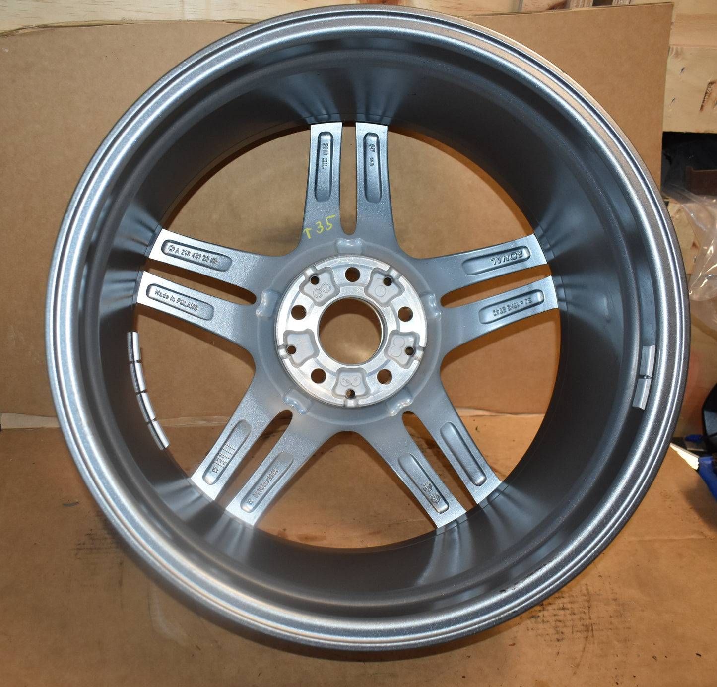1x Original Mercedes AMG Alufelge Felge w213 a2134012000 8X19 ET43