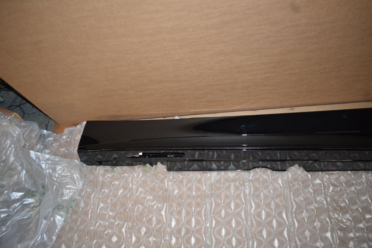 Original Mercedes AMG SL63 R232 AMG Seitenschweller schwarz links neuwertig