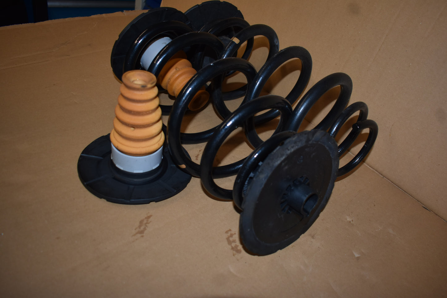 2x Original Mercedes w447 V Klasse Federn hinten a4473240584