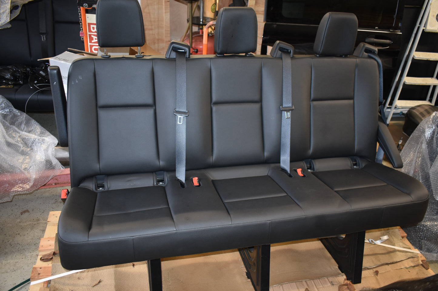 Original Mercedes w907 w910 3er Sitzbank hinten Kunstleder