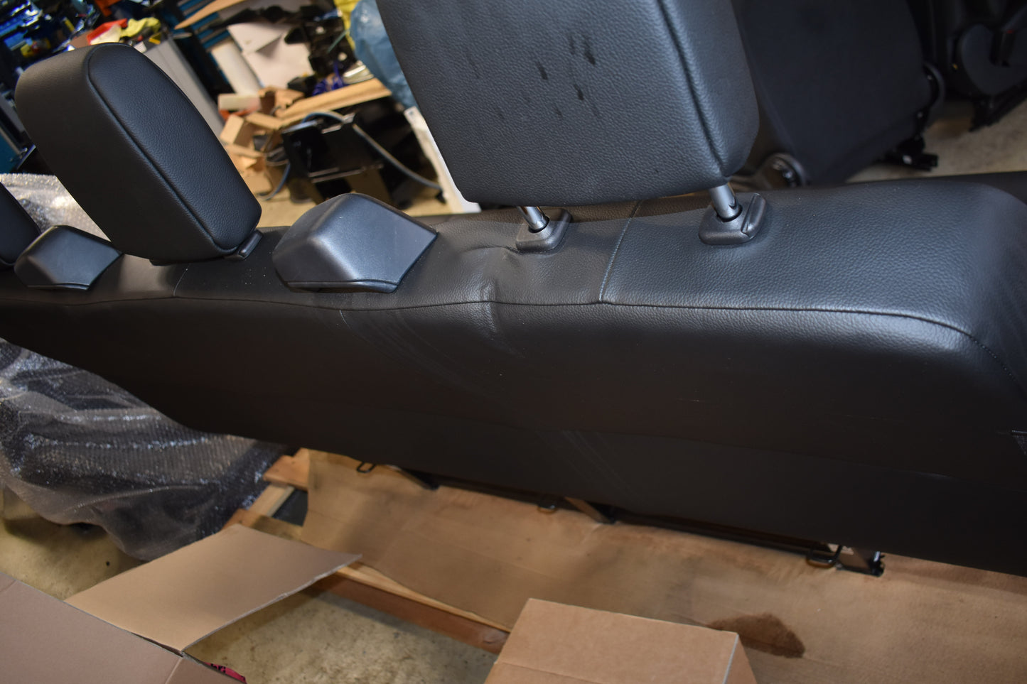 Original Mercedes w907 w910 3er Sitzbank hinten Kunstleder