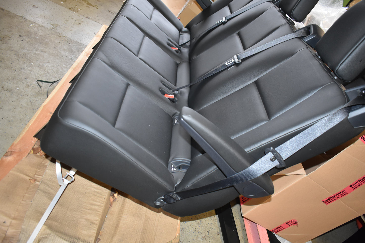 Original Mercedes w907 w910 3er Sitzbank hinten Kunstleder
