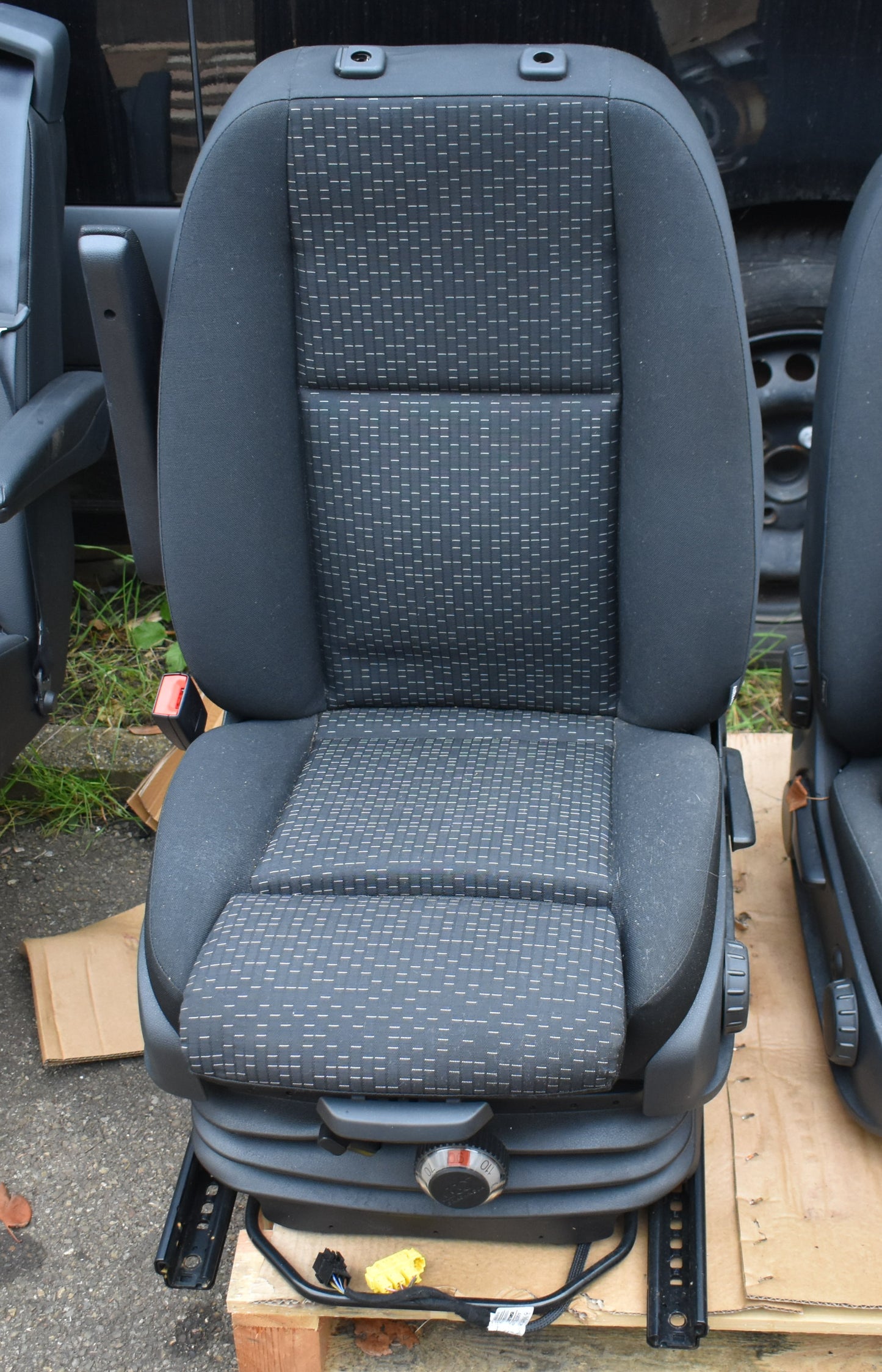 Original Mercedes w907 w910 Schwingsitz Maturin Fahrersitz vore links