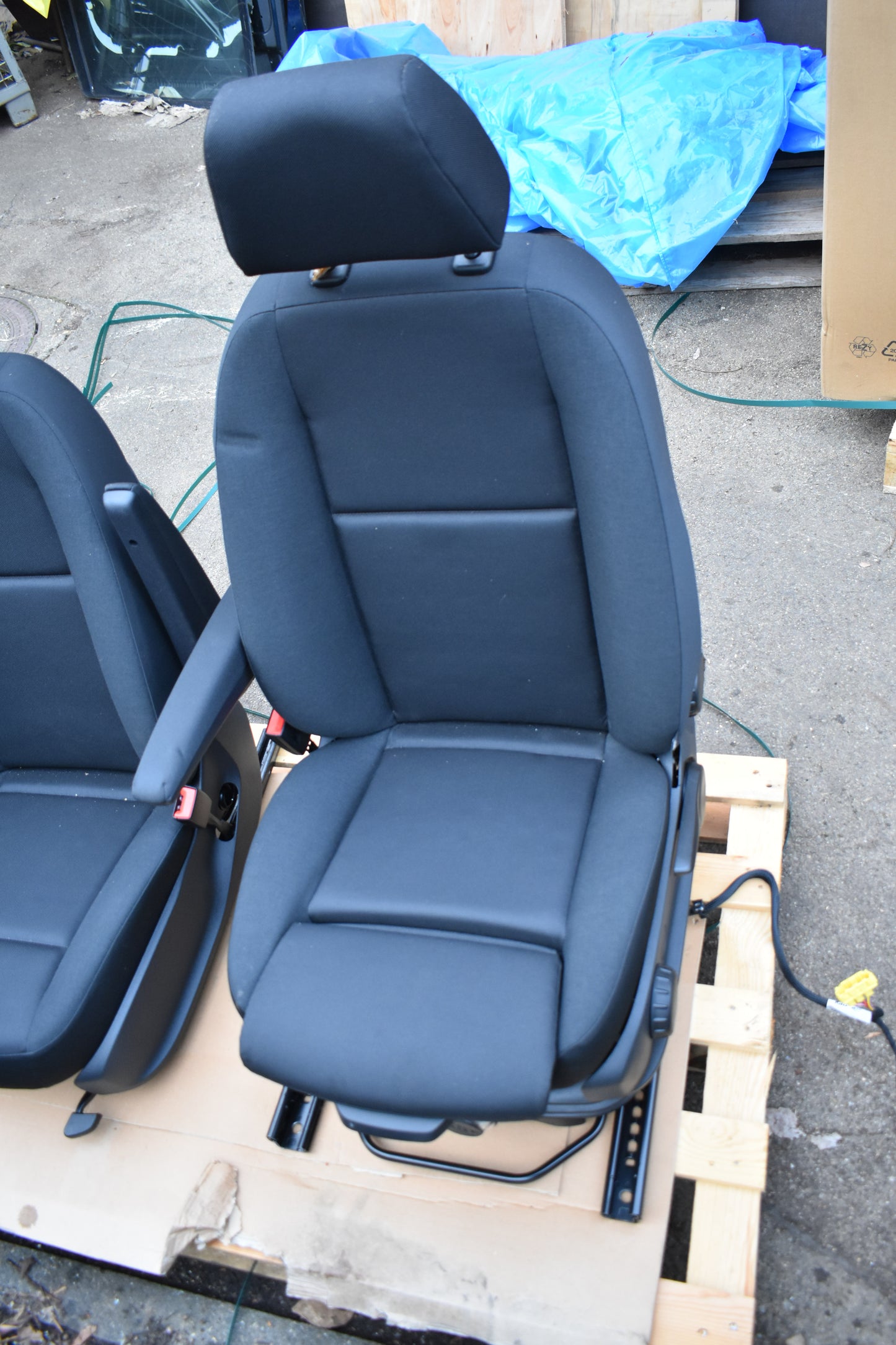 Original Mercedes w907 w910 Schwingsitz Maturin Fahrersitz vore links