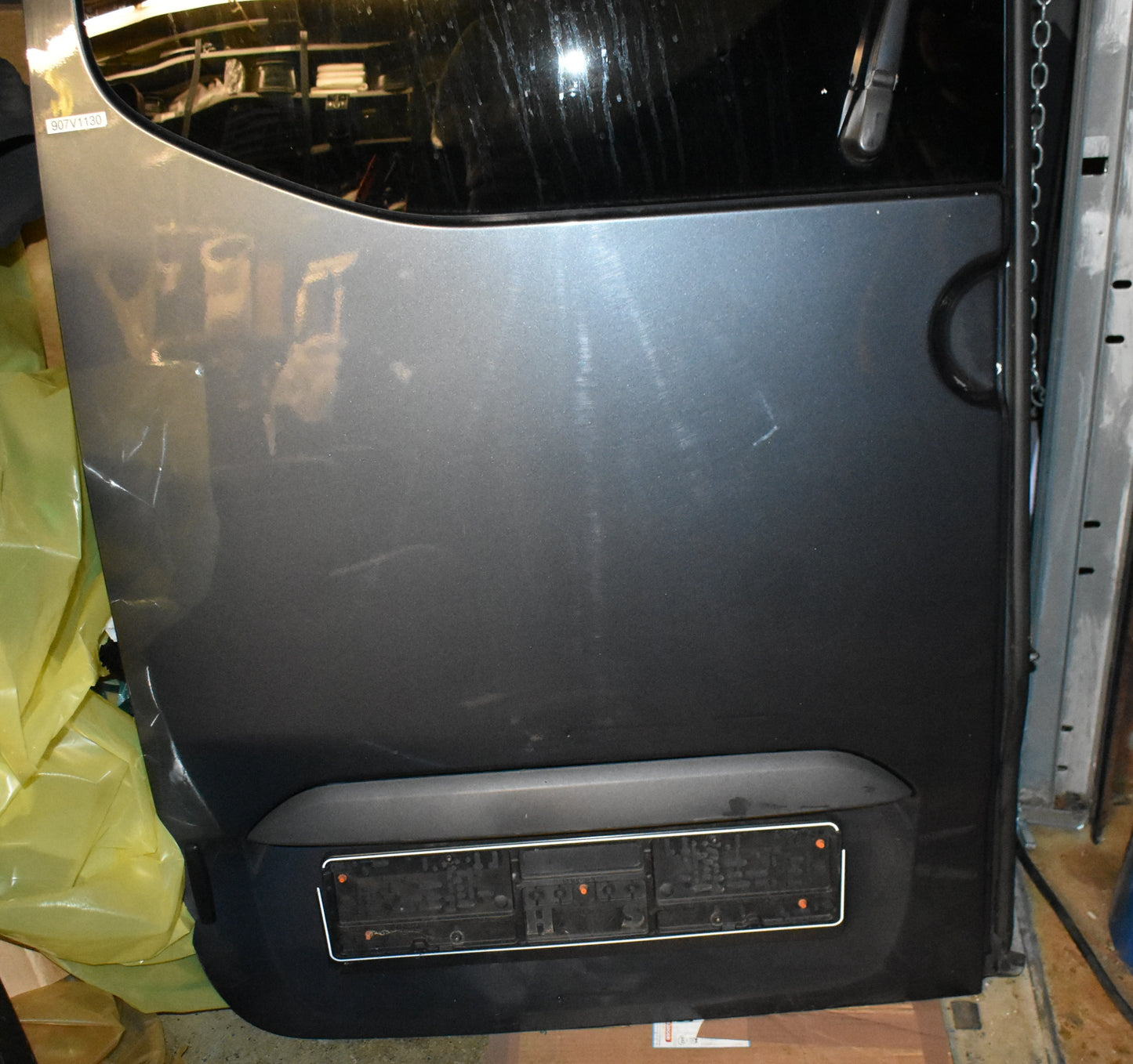 Original Mercedes w907 Sprinter Hecktür links Tenoritgrau