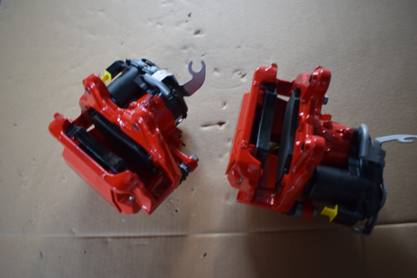Original Mercedes AMG 297 EQS 53 hinten Bremssattel Set rot