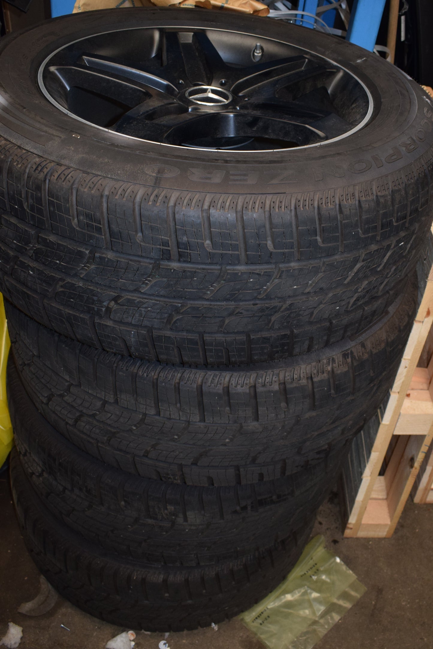 Original Mercedes G Klasse w463 19 Zoll Original AMG Räder Pirelli schwarz matt