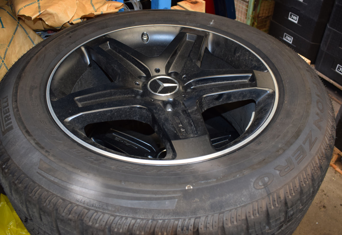 Original Mercedes G Klasse w463 19 Zoll Original AMG Räder Pirelli schwarz matt