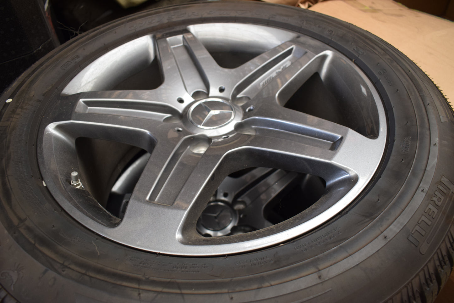 Original Mercedes G Klasse w463 19 Zoll Original AMG Räder Pirelli Silber