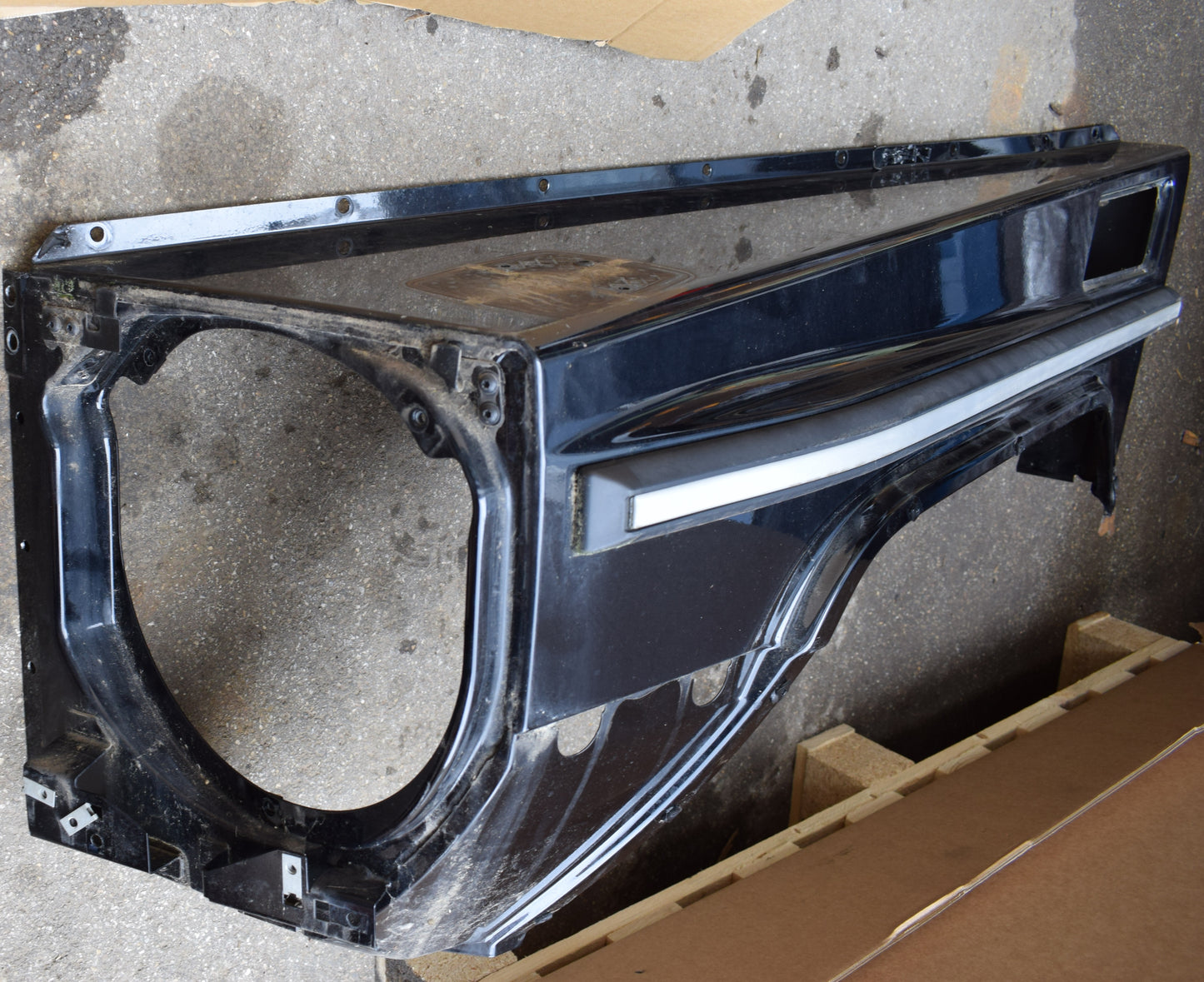 Original Mercedes Kotflügel Obsidianschwarz w463 G Klasse links A4638806906